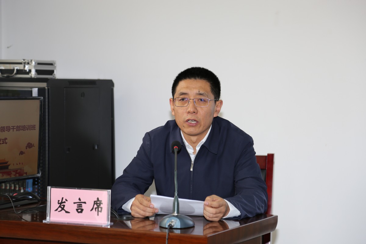 仪式上,胡庆玲,曹柯梦和李峰3位学员代表进行了交流发言,支部书记魏向
