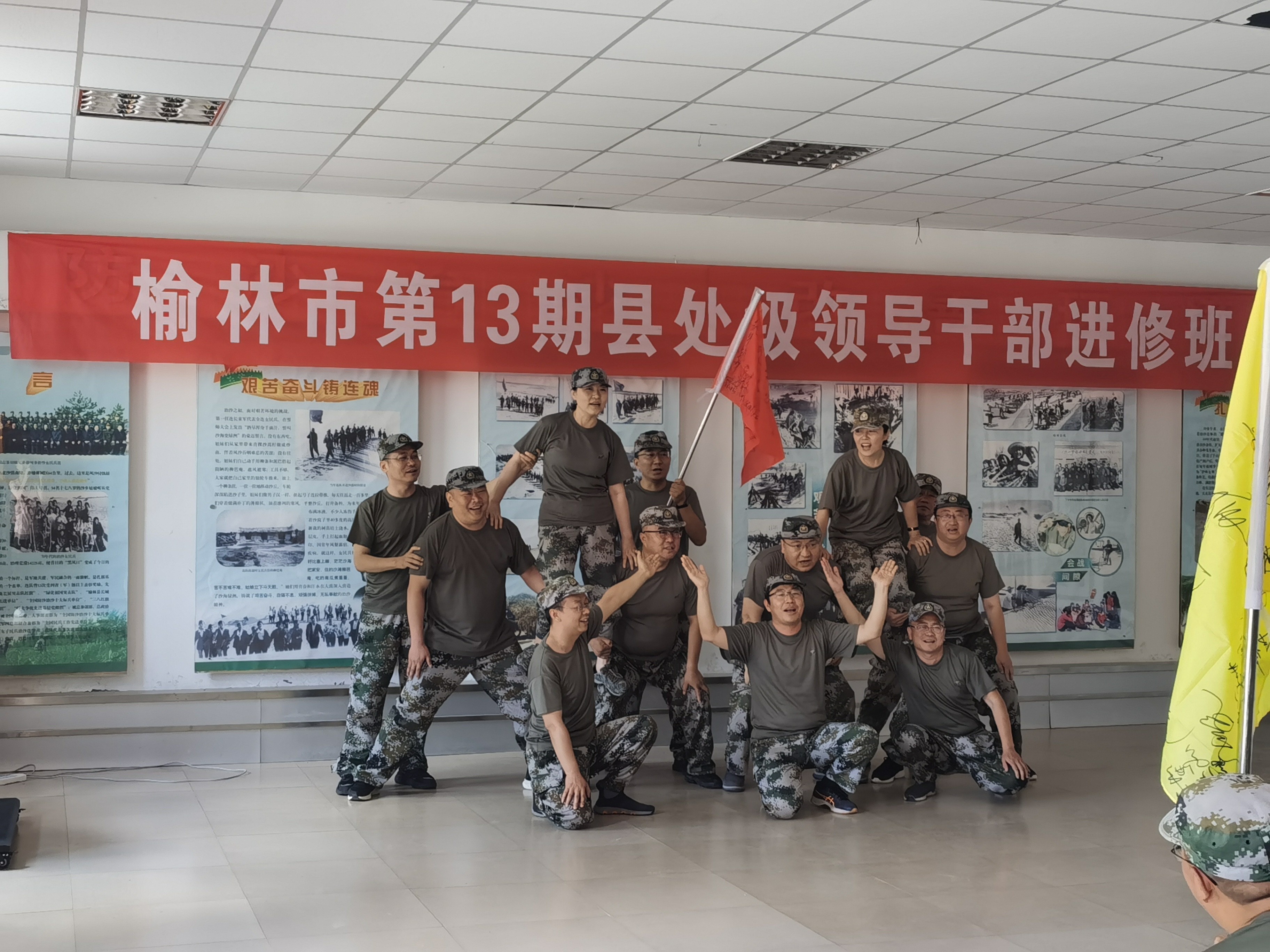 oimg.jpg 拓展训练合照.jpg